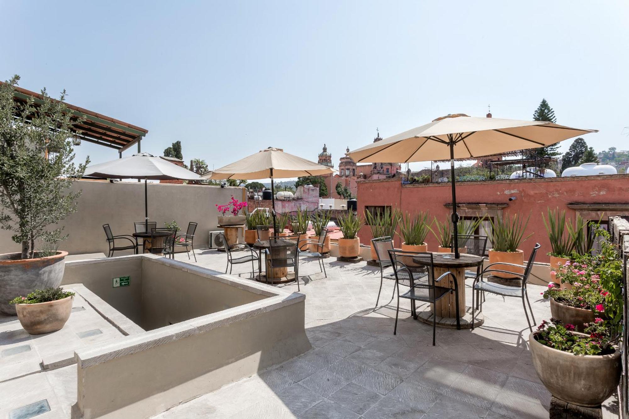 Best Location - New, Upscale, Modern Comfort Сан Мигел де Аленде Екстериор снимка